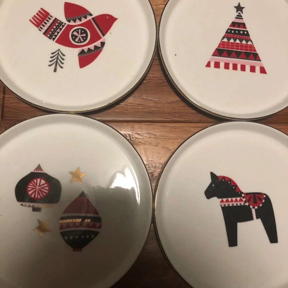 Set of Four Festive Holiday Ceramic Plate Set 🎄🧑🏼‍🎄