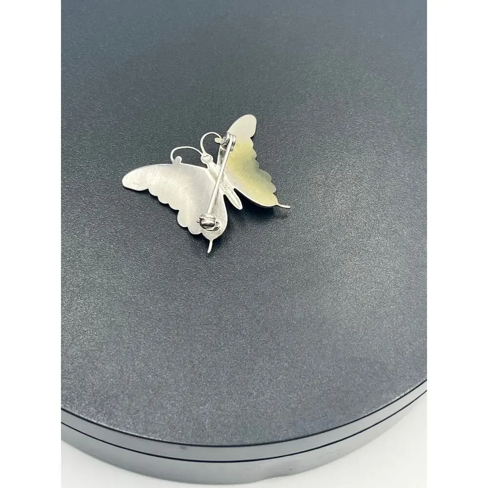Unbranded sterling silver