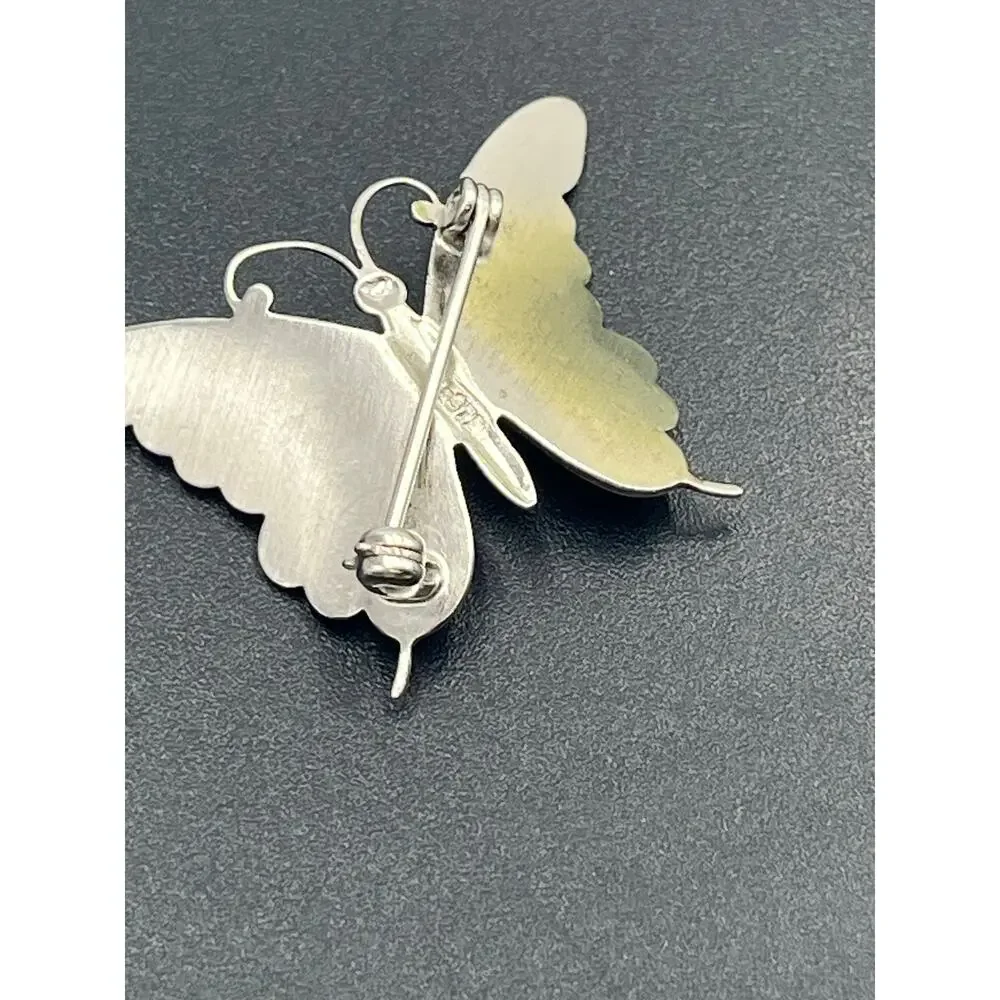 Unbranded sterling silver