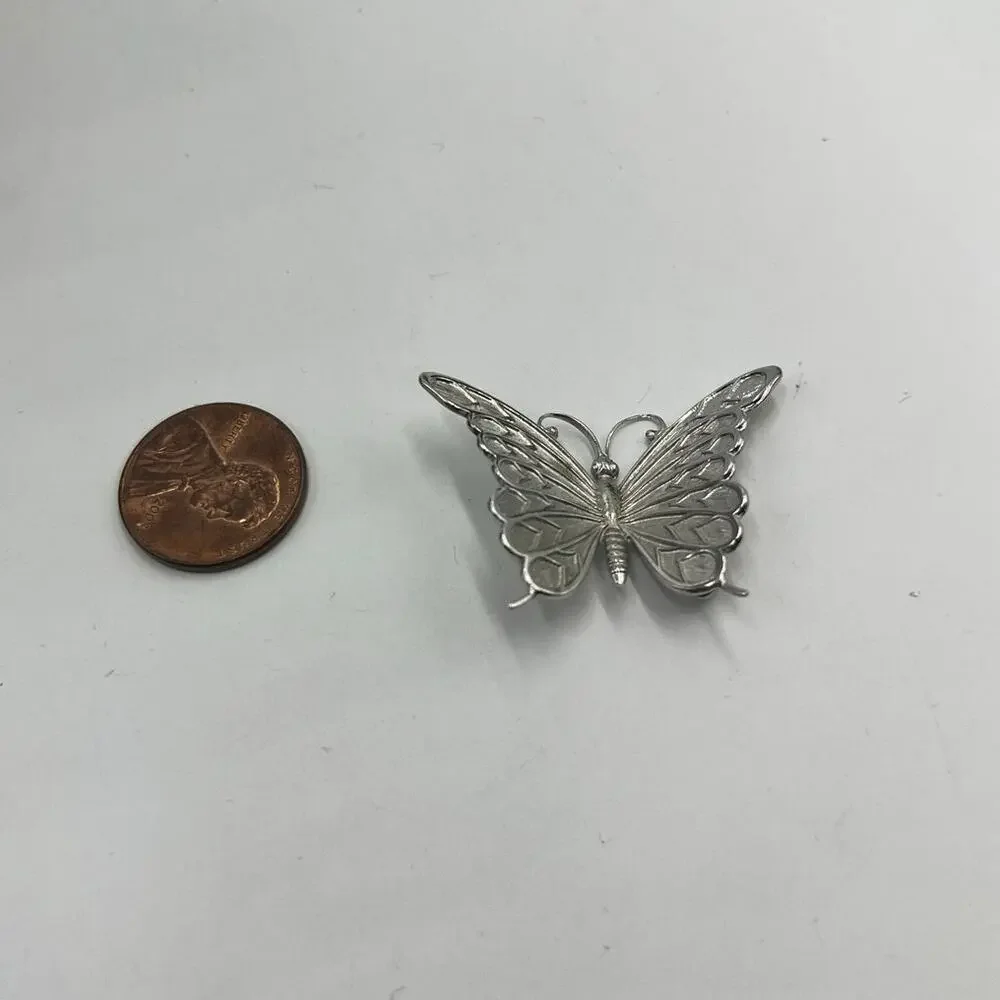 Unbranded sterling silver