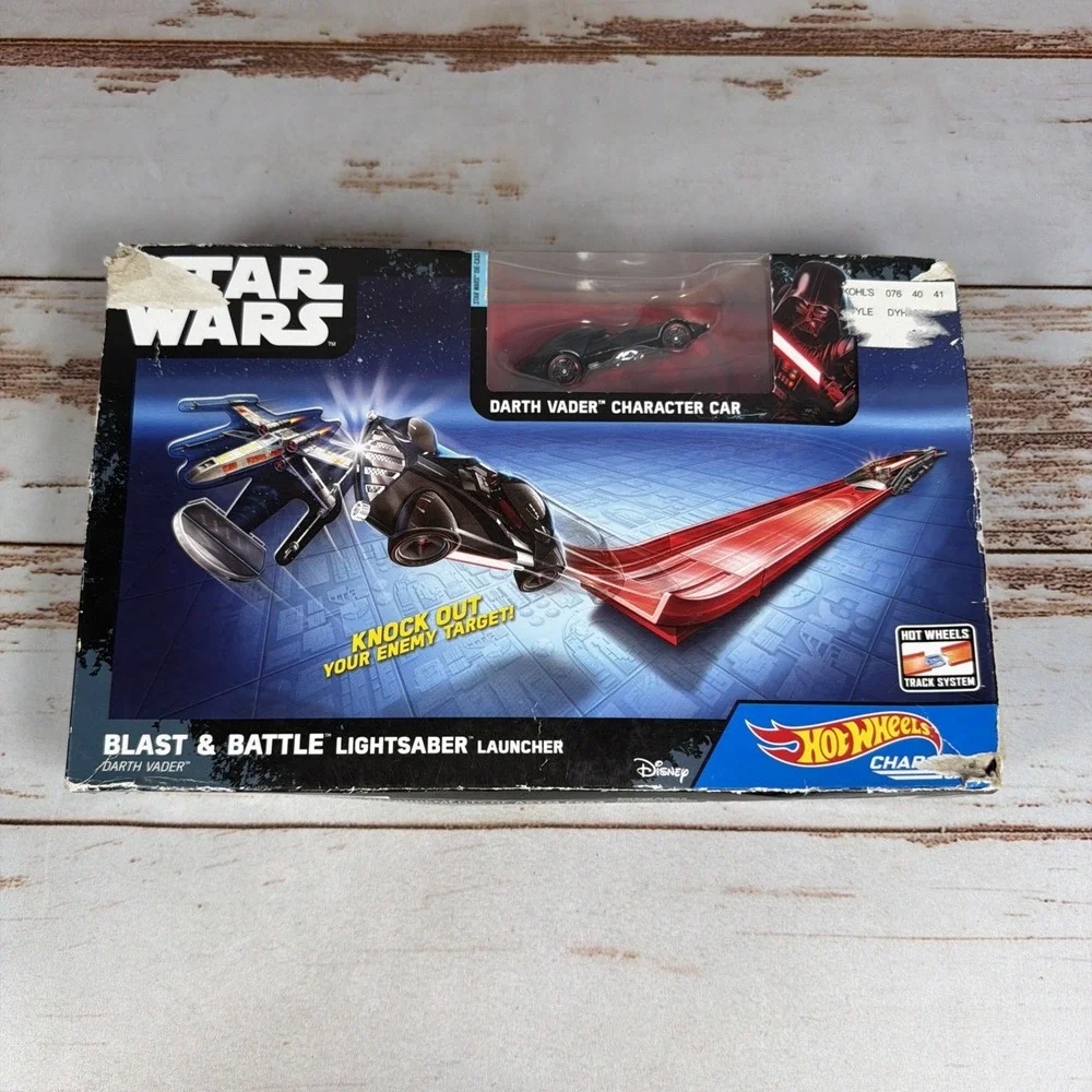 Mattel Hot Wheels Star Wars Blast & Battle Lightsaber Launcher Playset