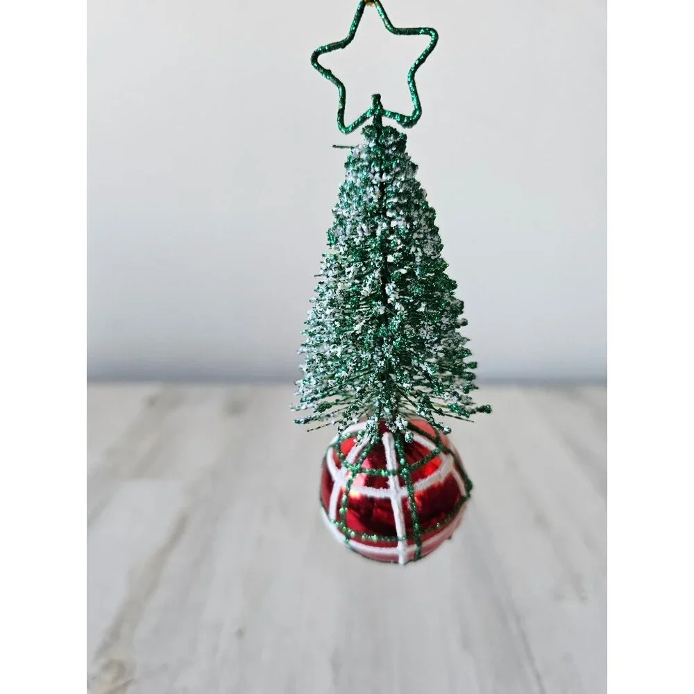 unbranded detail so ornament